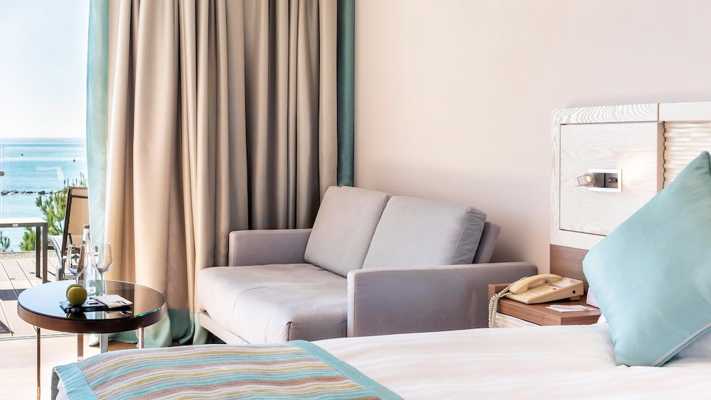 Crowne Plaza Limassol 40/75