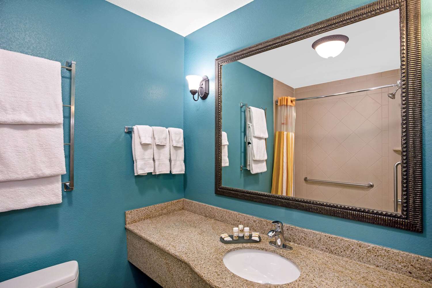 La Quinta Inn & Suites by Wyndham PCB Pier Park area 41/42