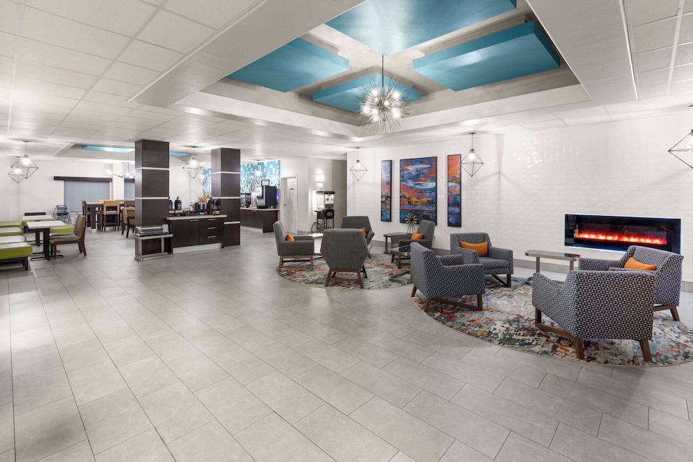 La Quinta Inn & Suites by Wyndham Angleton 27/50