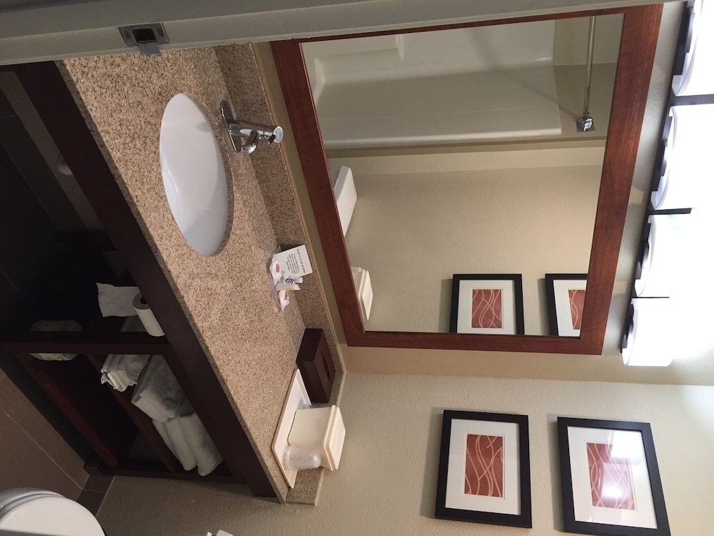 Comfort Inn Gurnee near Six Flags 33/35