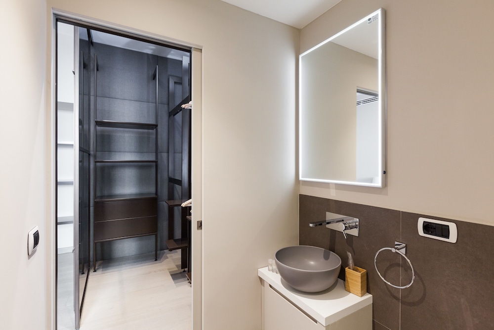 Easyhomes Duomo Suites and Apartments 36/38