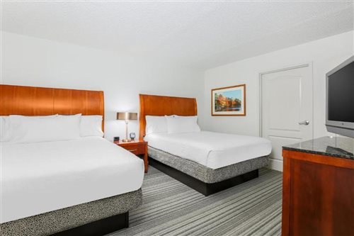 Room, 2 Queen Beds, Bathtub, Accessible