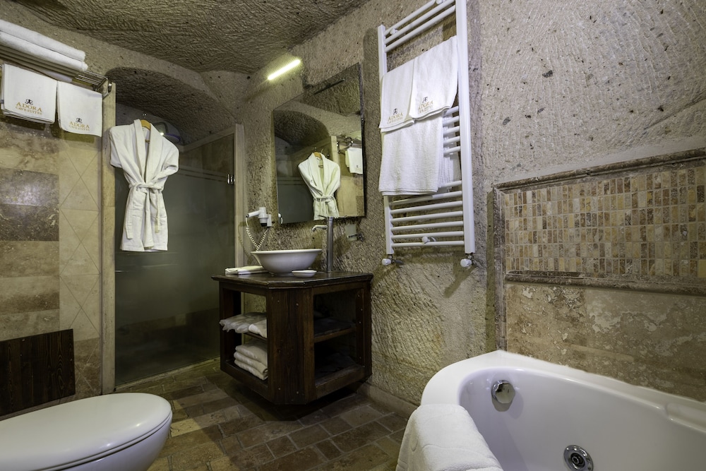 Mystic Cave House Hotel 45/50