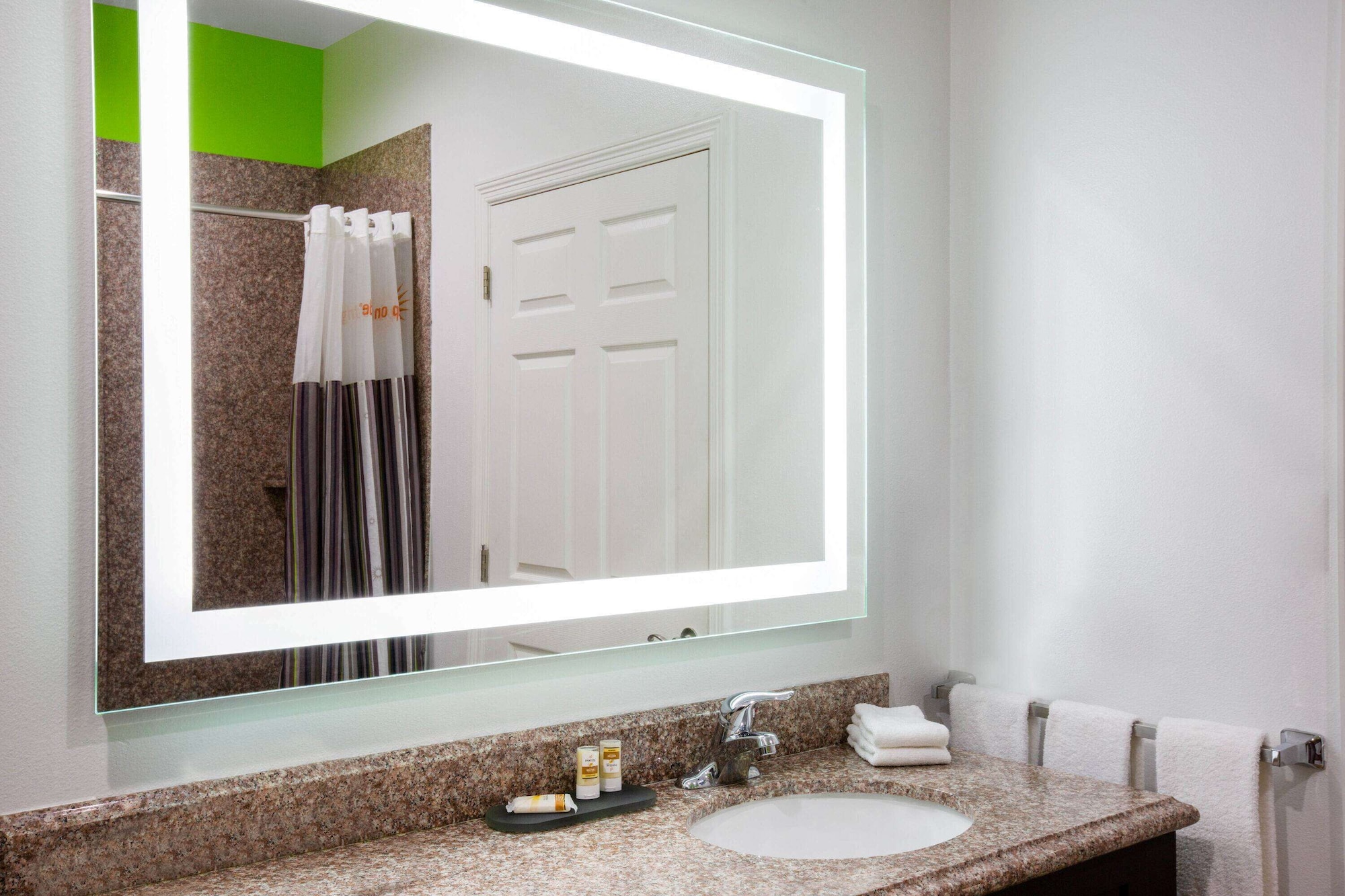 غرفة عائلية ثلاثية بسريرين كوين، La Quinta Inn Suites Raymondville 10/10