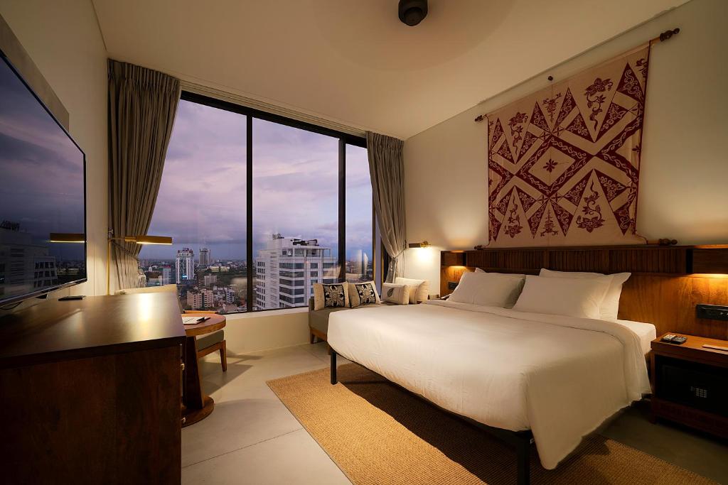 SUPERIOR, DOUBLE BED, CITY VIEW