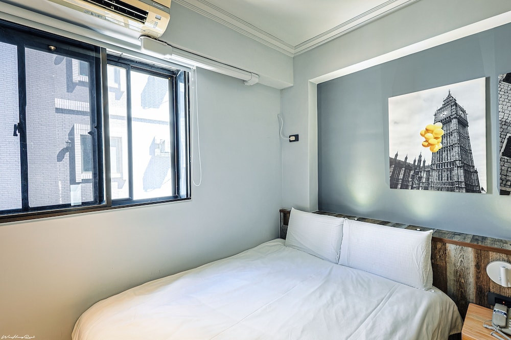 DELUXE, QUEEN BED