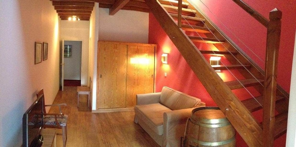 New Helvetia Hotel 28/53