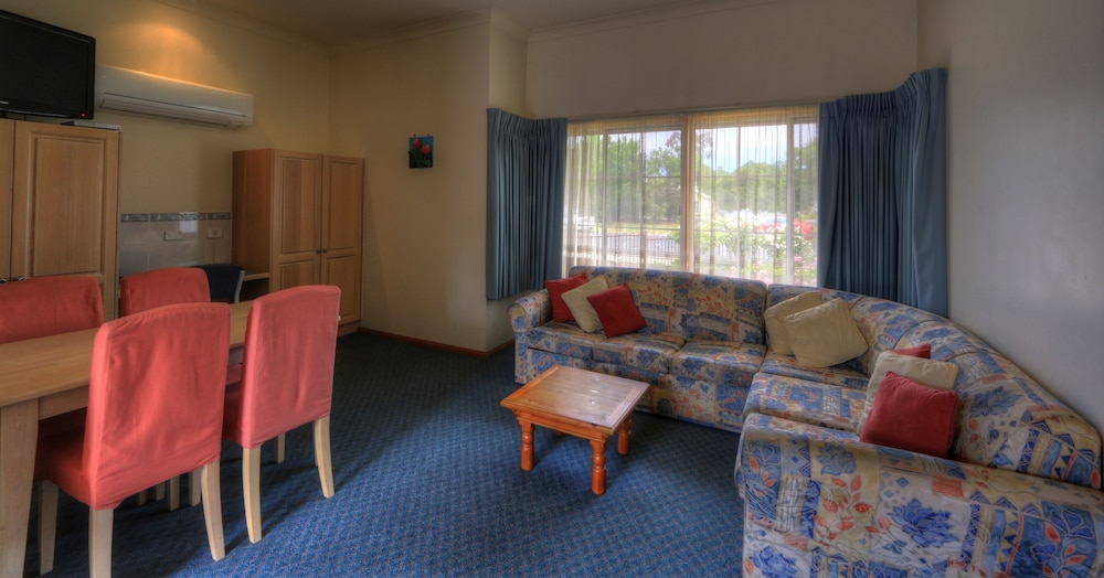 Tanjil Motor Inn 31/48