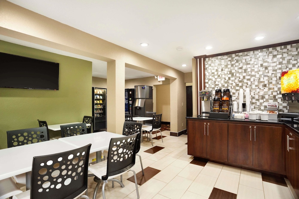 Super 8 by Wyndham Joplin 6/23