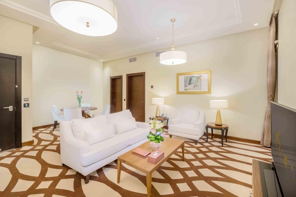 فندق بيات(Bayat Hotel) 10/65