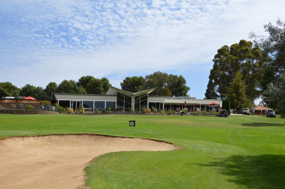 Renmark Country Club 10/48
