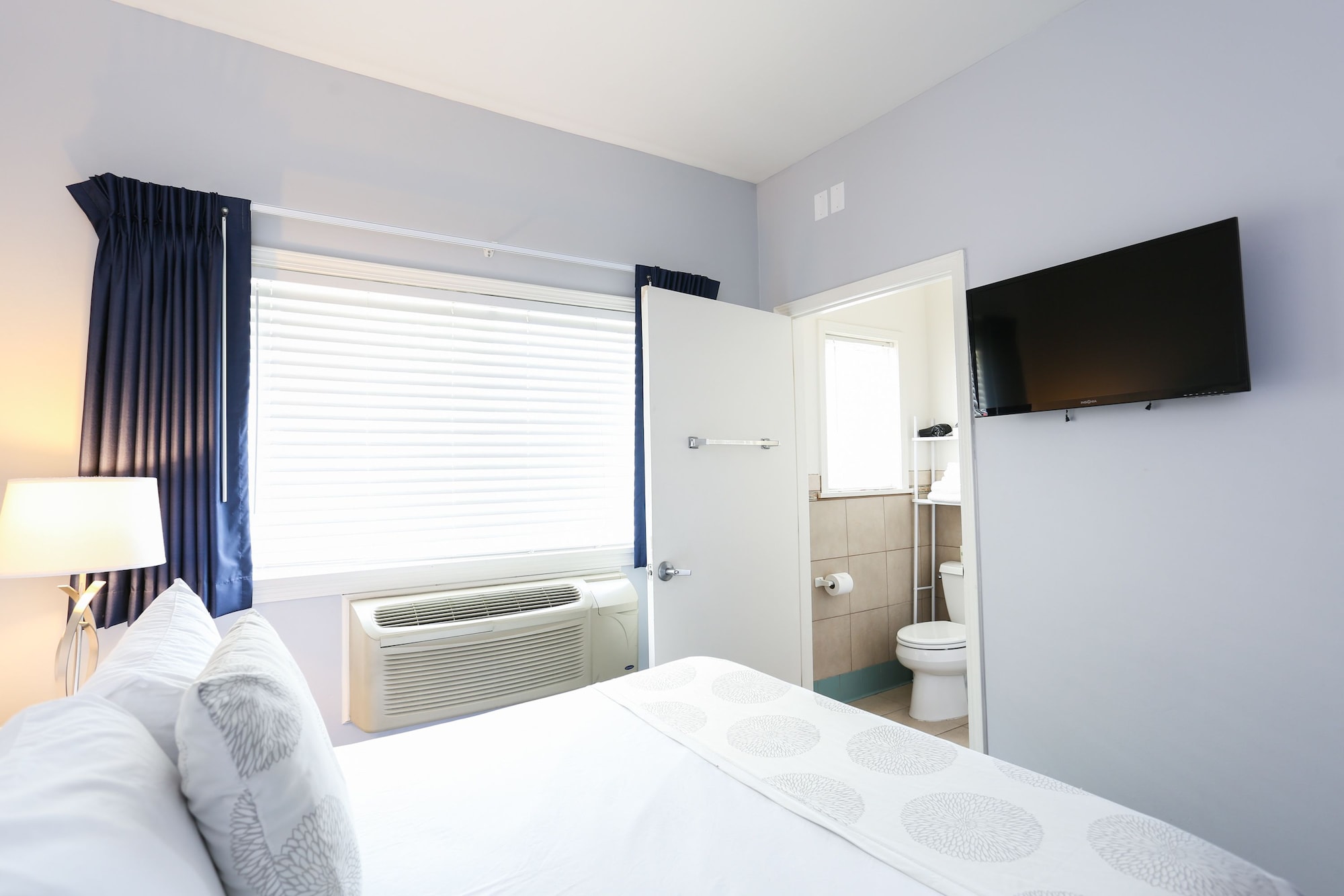 SUPERIOR, QUEEN BED