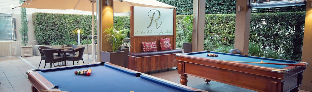 O'SHEA'S ROYAL HOTEL 35/56