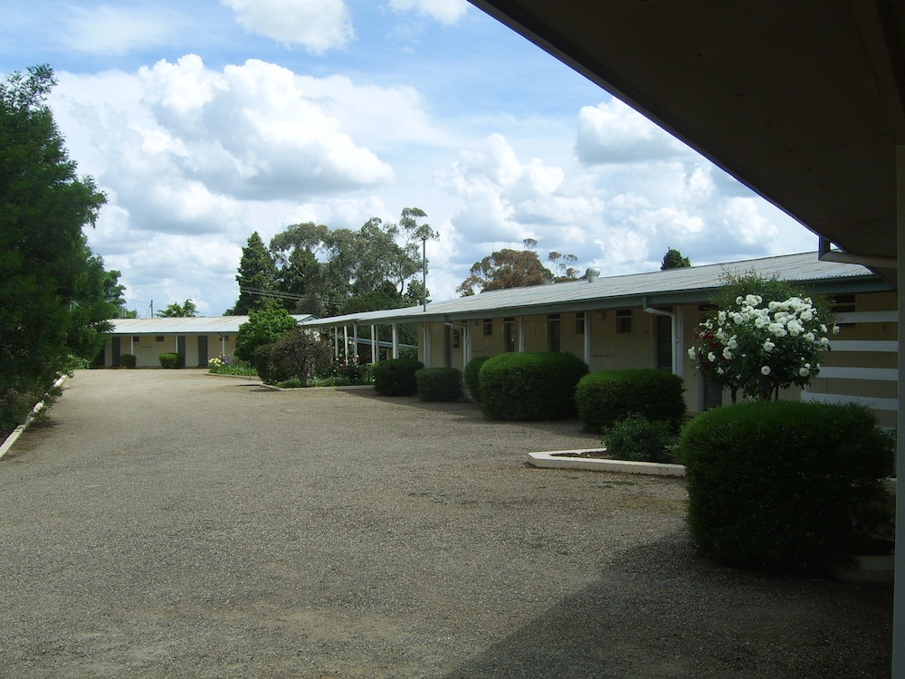 Garden Motor Inn 65/71