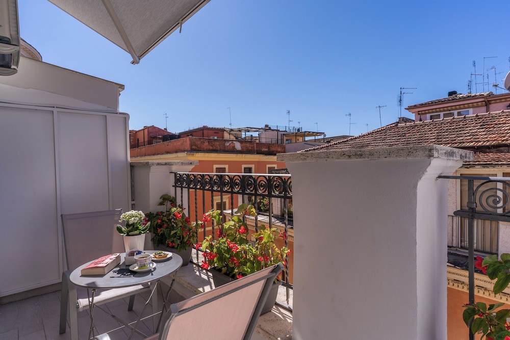 Relais Trevi 95 Boutique Hotel 57/74