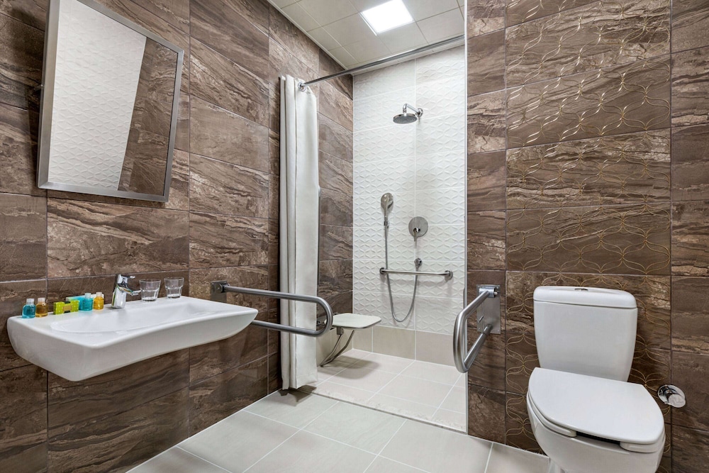 Wyndham Baku 50/50
