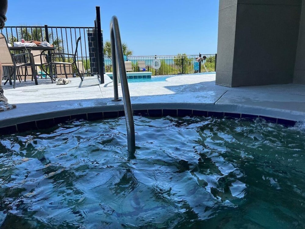 Bali Bay Resort 36/75