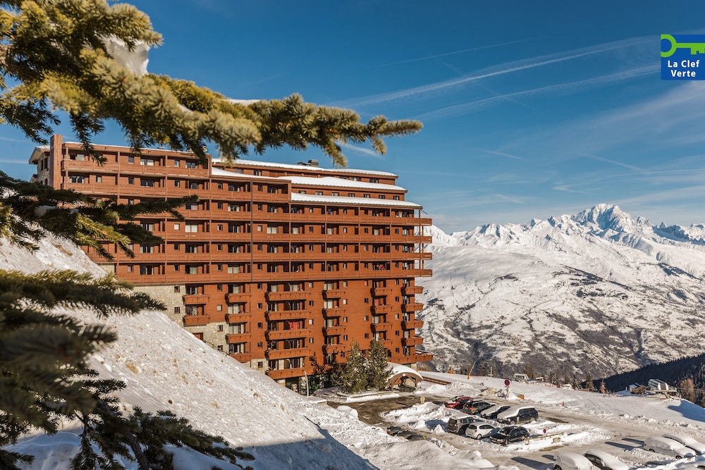 PIERRE AND VACANCES PREMIUM LES HAUTS BOIS 5/50