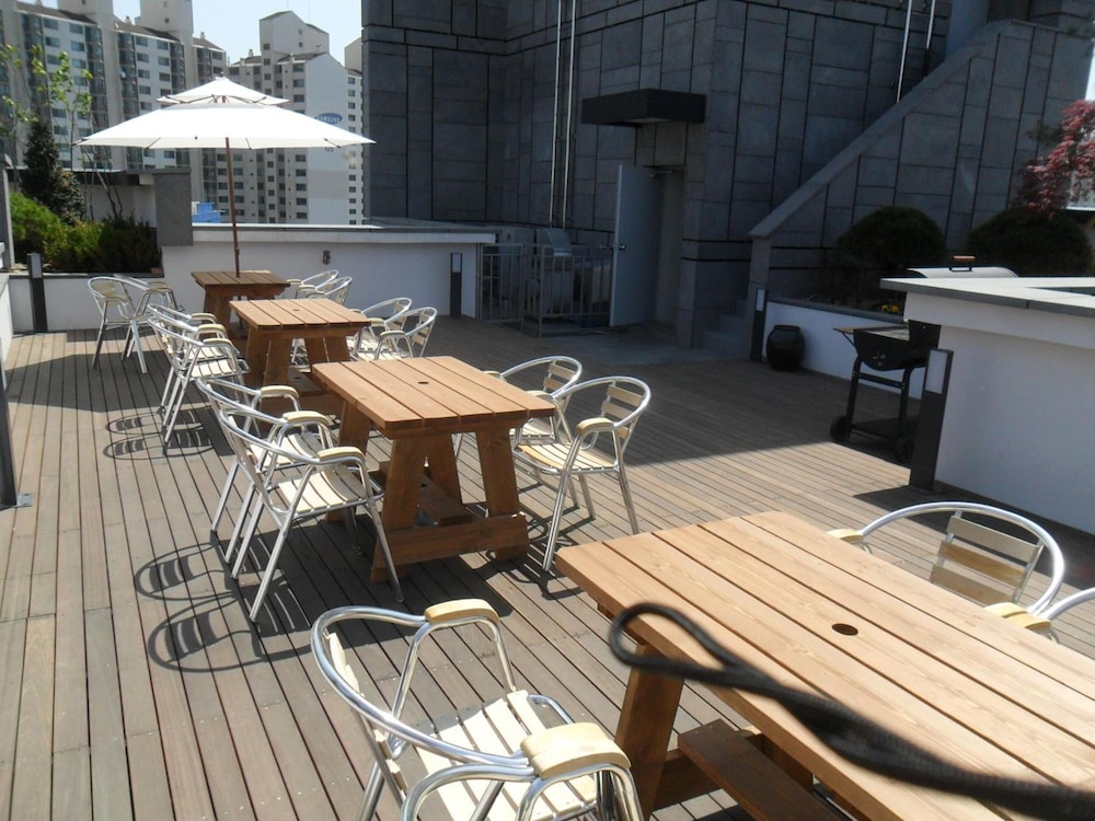 URBAN BOUTIQUE HOTEL 16/32