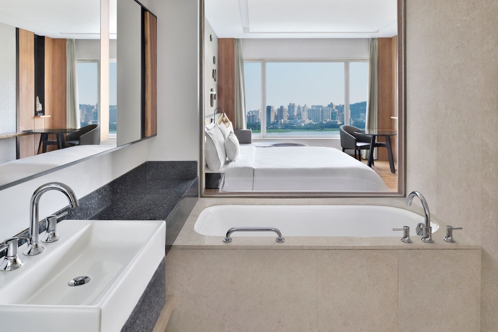 The Westin Mumbai Powai Lake (ex Renaissance Mumbai) 26/68