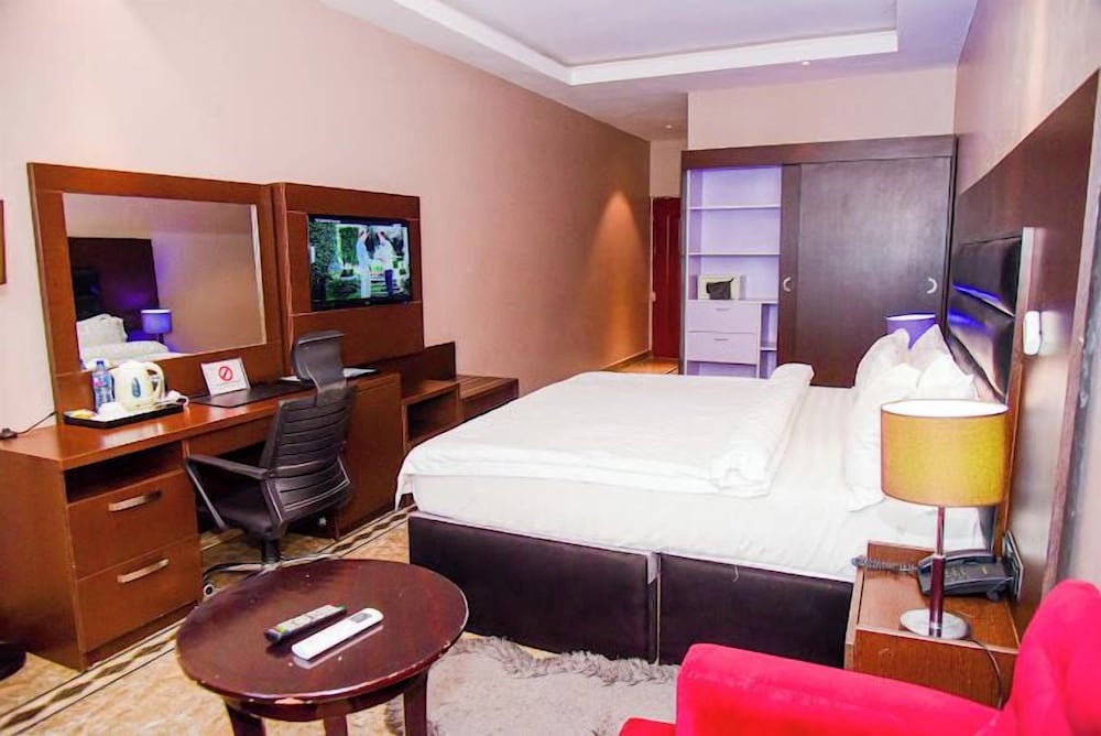Grand Hyatt Hotels 43/50