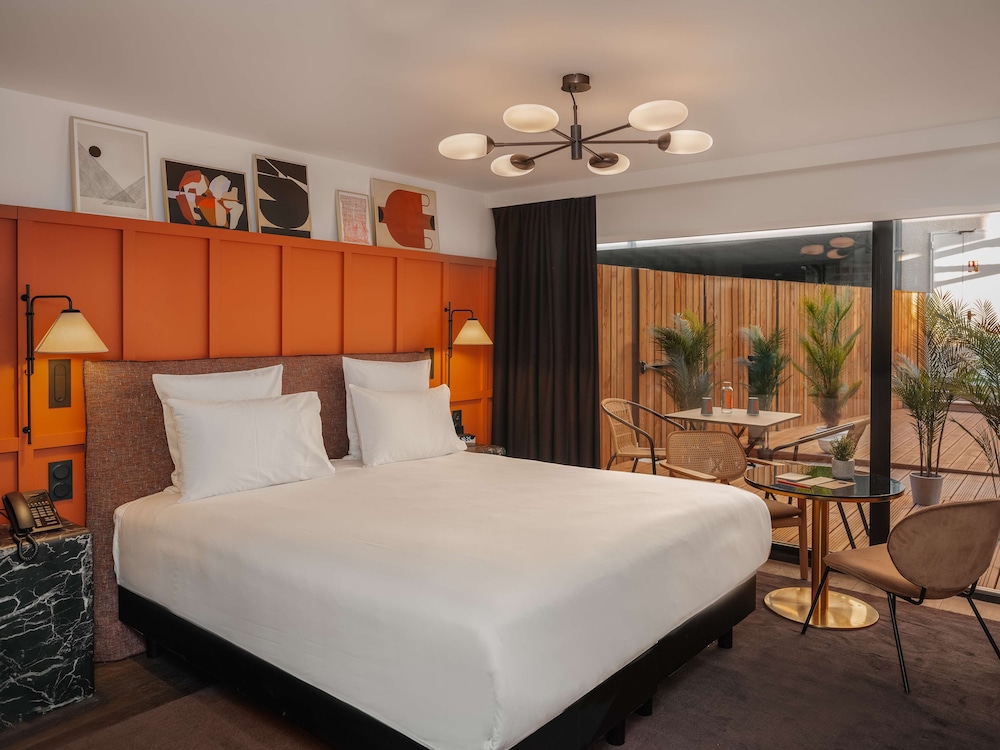 DELUXE, KING BED, BALCONY