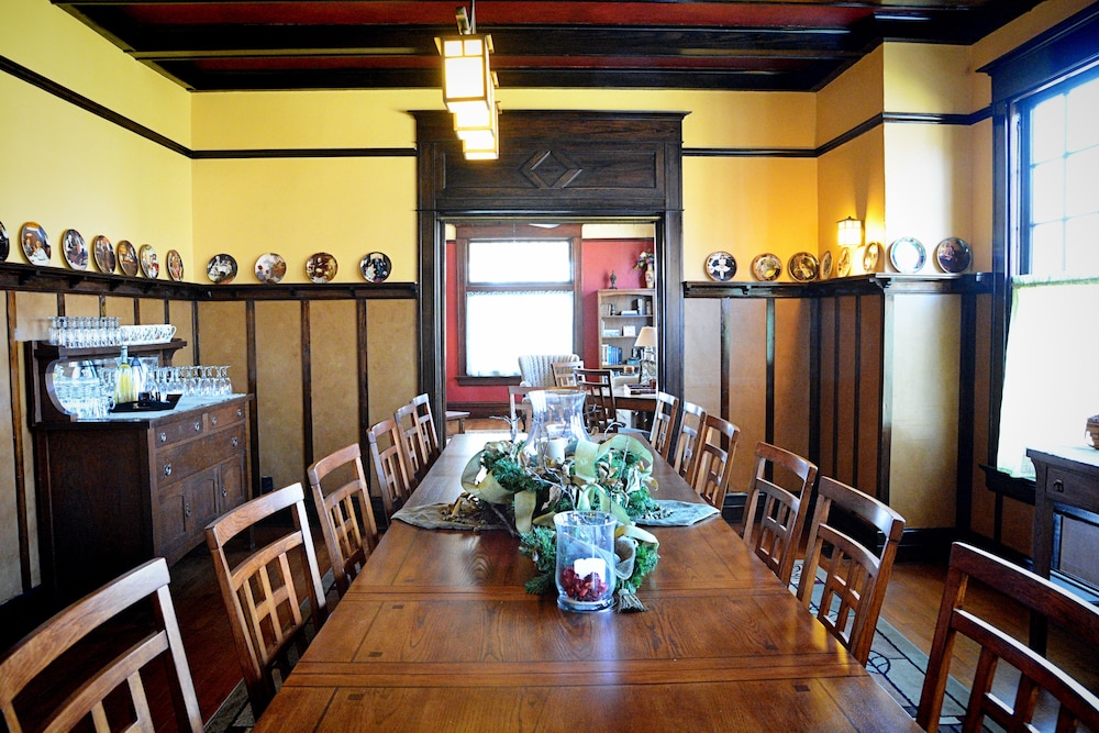 Iron Horse Inn 69/77