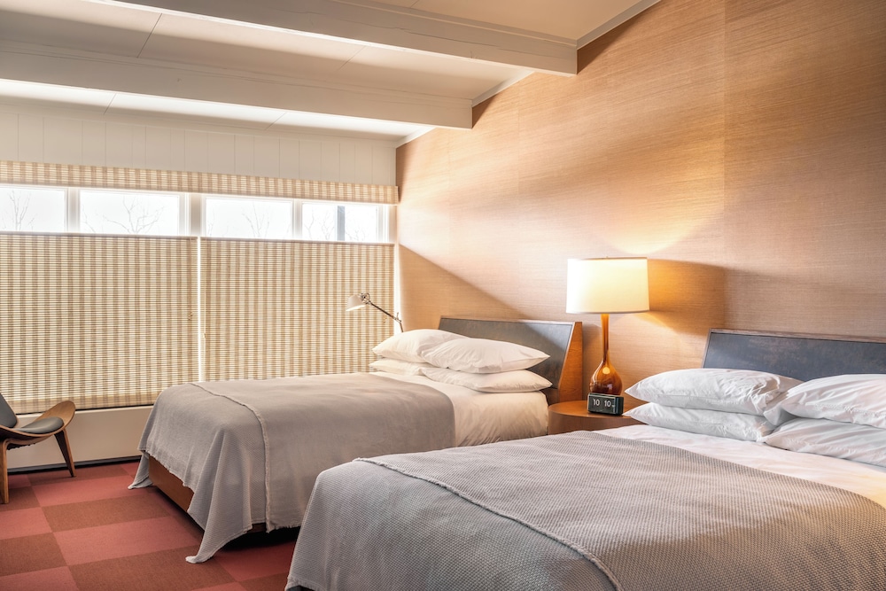 Superior, 2 Queen Beds, Lake Side