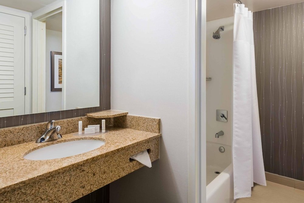 Courtyard By Marriott Knoxville Cedar Bluff 8/39