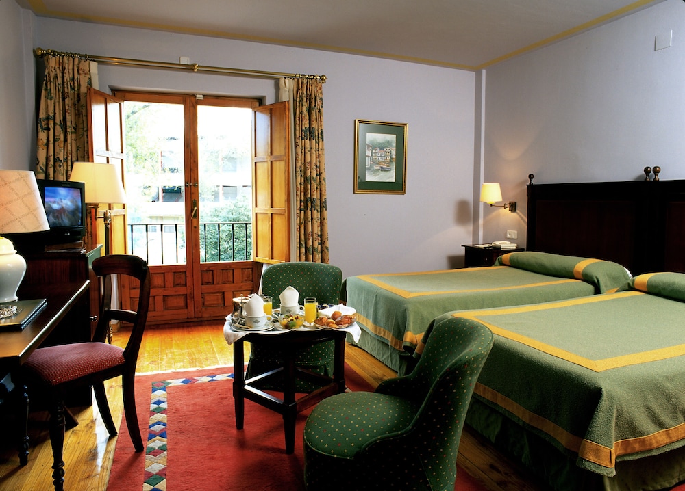 Parador de Gijon 23/50
