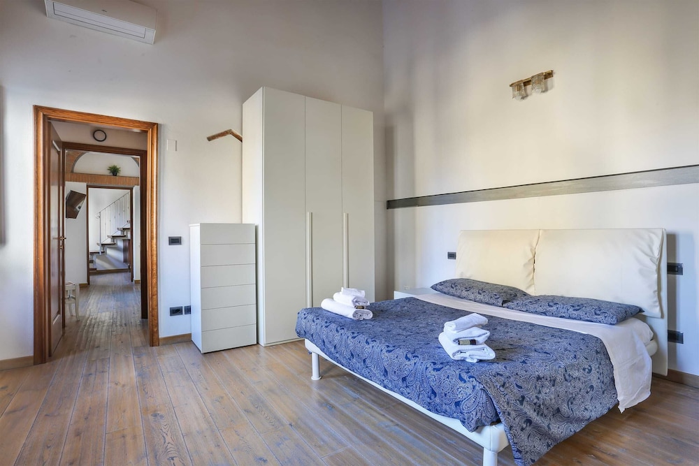 Uffizi Suite II in Florence-hosted by Sweetstay 2/15