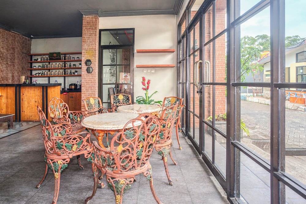 Hotel O near Juanda Airport formerly Azzahra Guest House Family 6/26