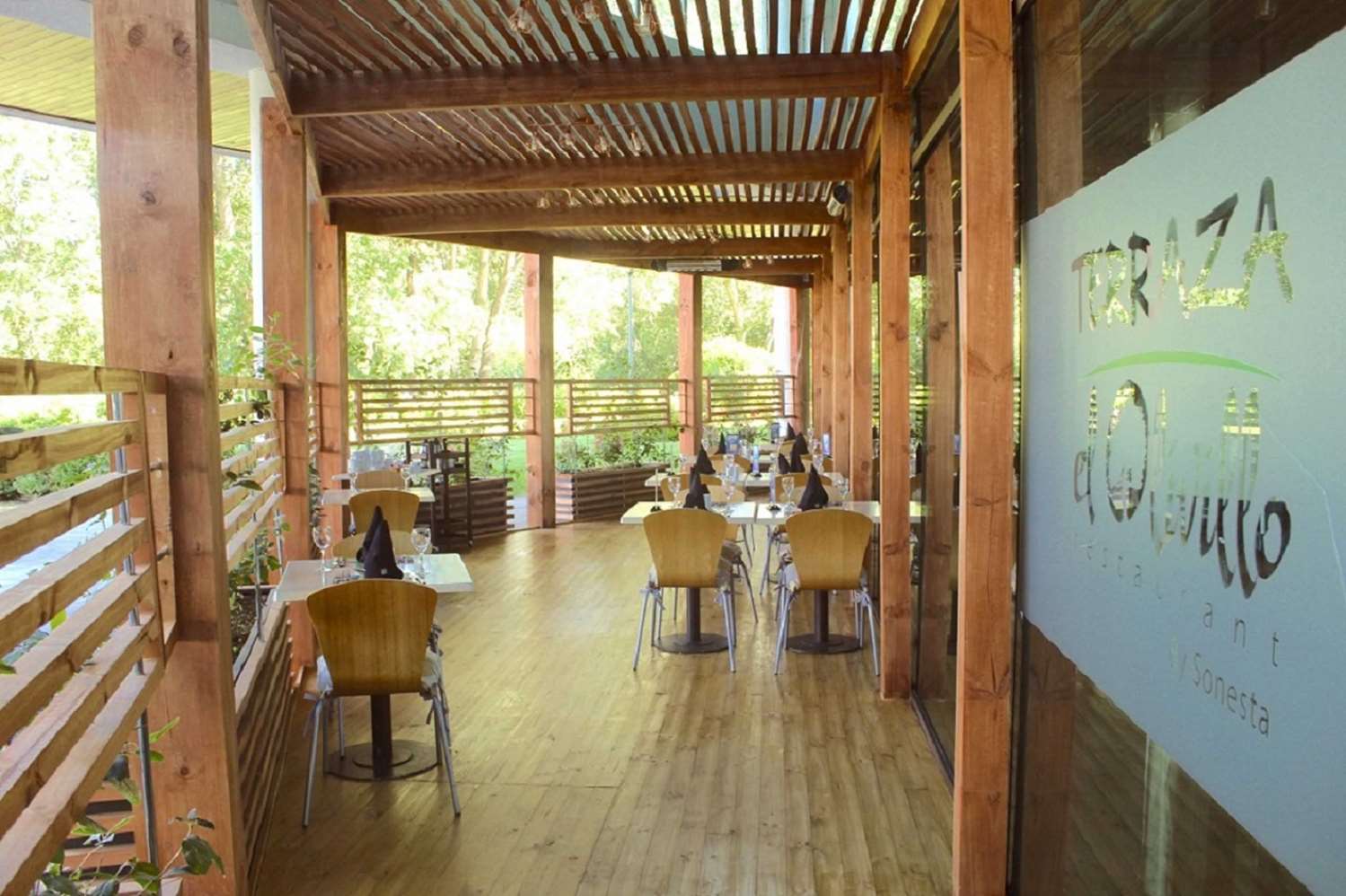 restaurant cafeteria