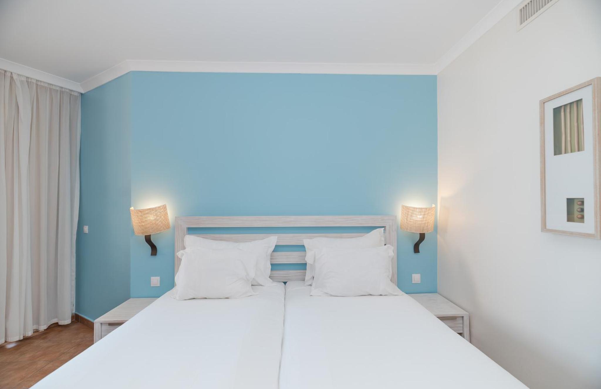 Room, Twin Beds, Garden View
