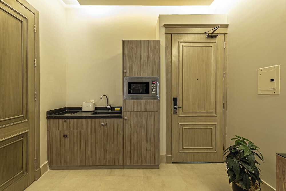 Land Walk Al Taawoun Hotel 10/62