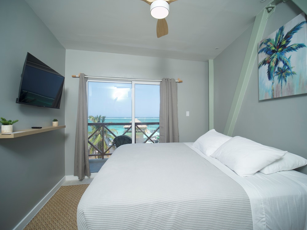 PREMIUM, KING BED, OCEAN VIEW, BALCONY