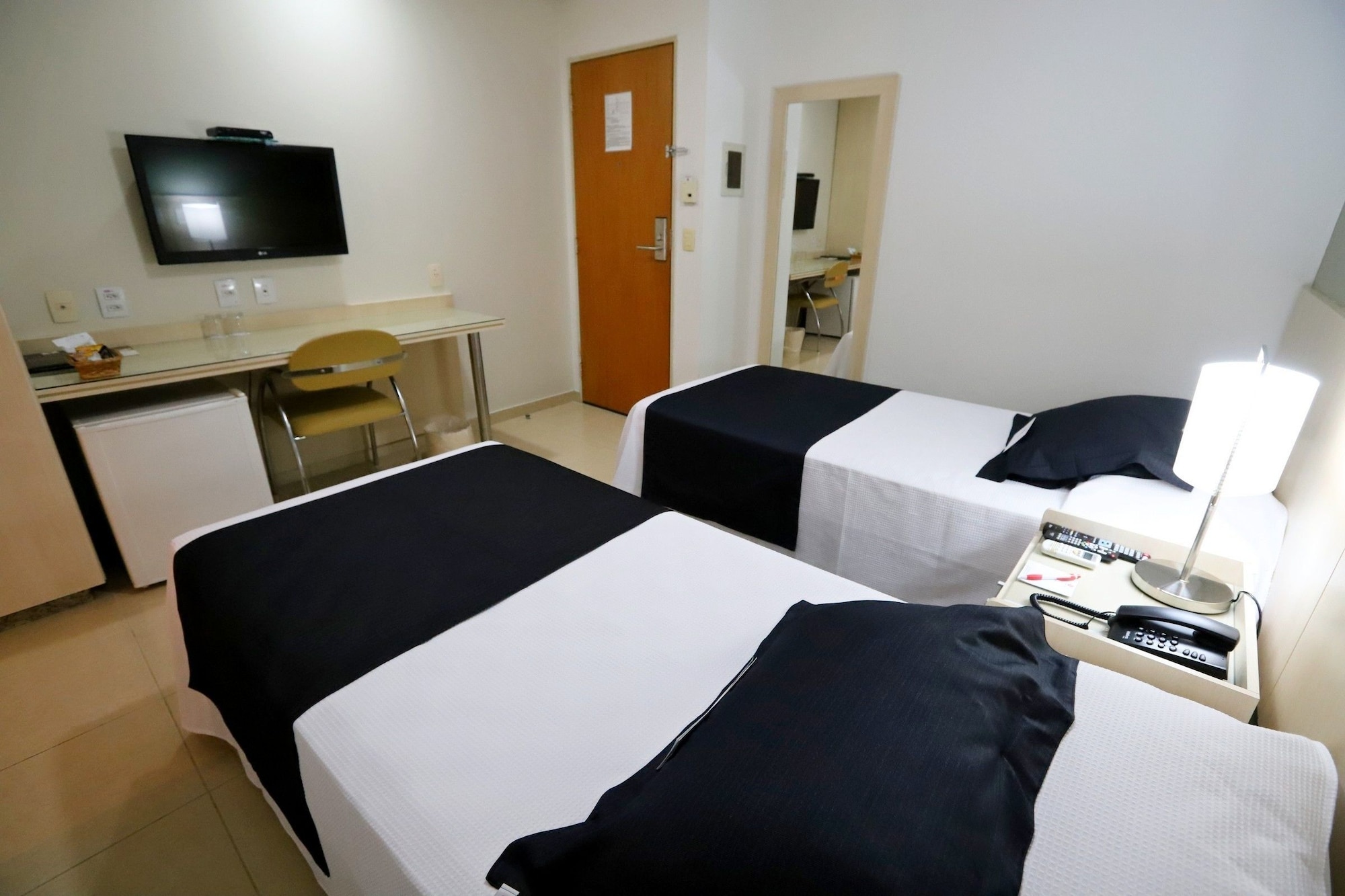 SUPERIOR, APARTMENT, TWIN BEDS