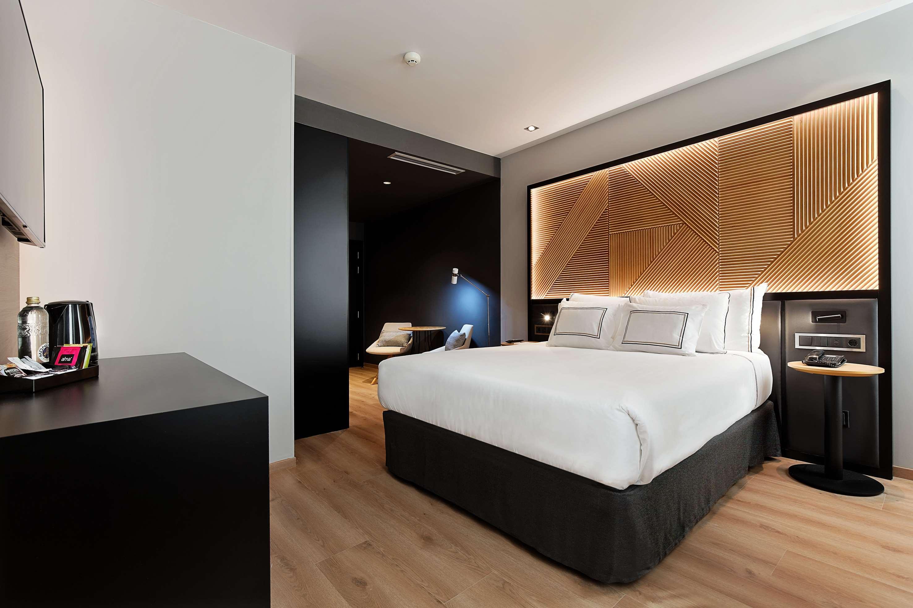 غرفة ديلوكس بسرير كوين، Melia Avenida America 2/2