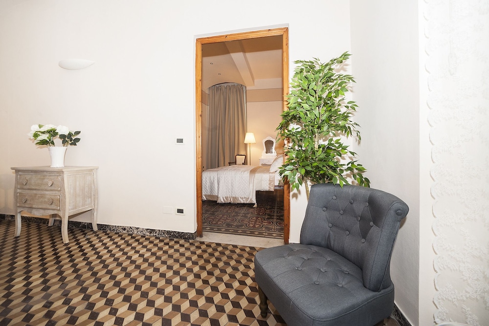 Lucca Relais 39/50