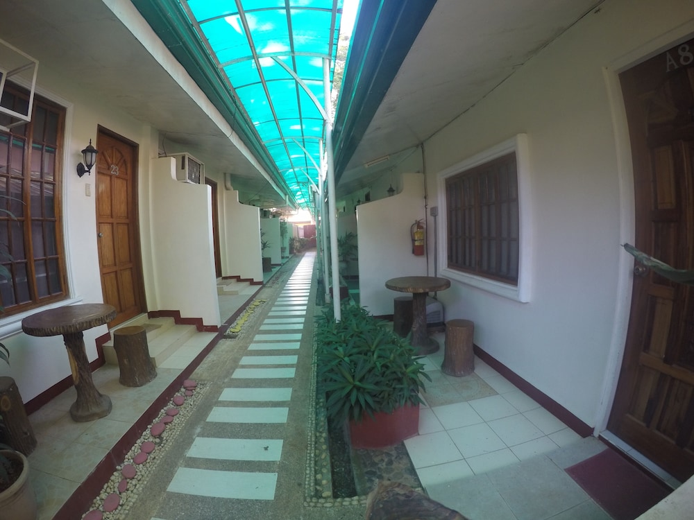 D Lucky Garden Inn 8/48