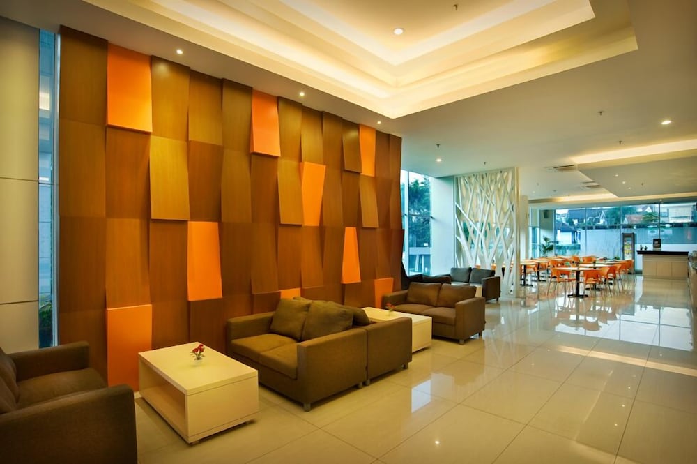 V Hotel Residence 8/15