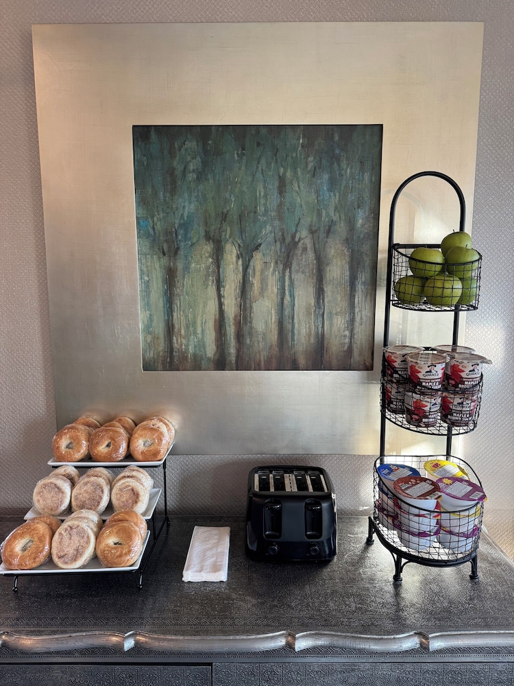 The Hotel Y, a Dazzler Select by Wyndham 15/21