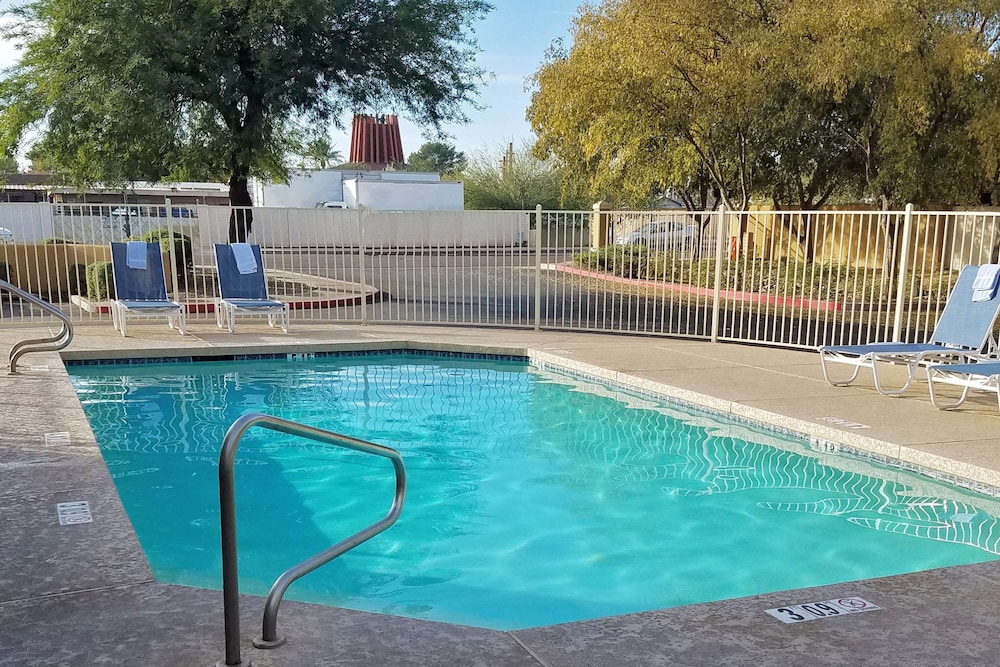 Extended Stay America Suites Phoenix Scottsdale Old Town 25/40