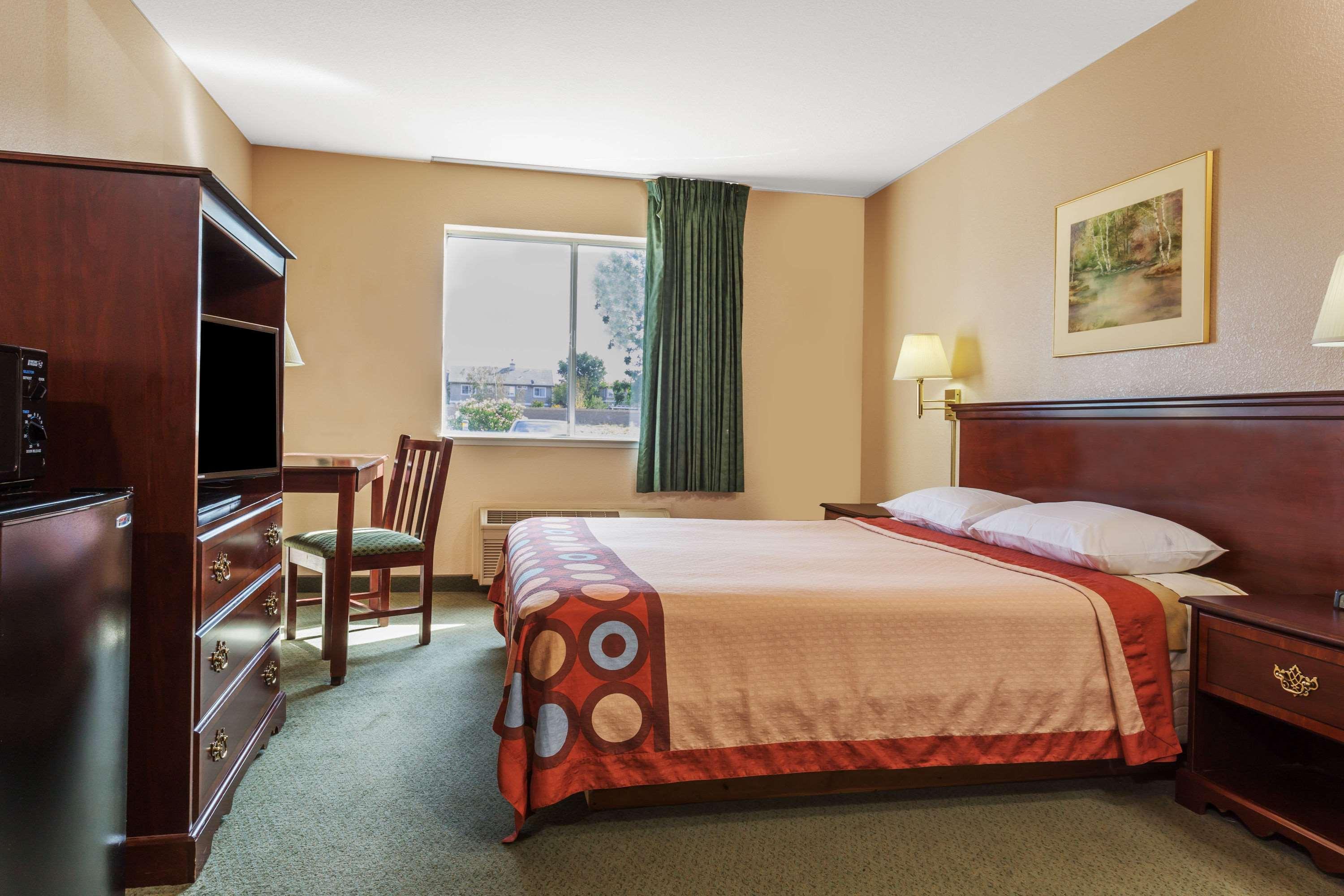 Room, King Bed