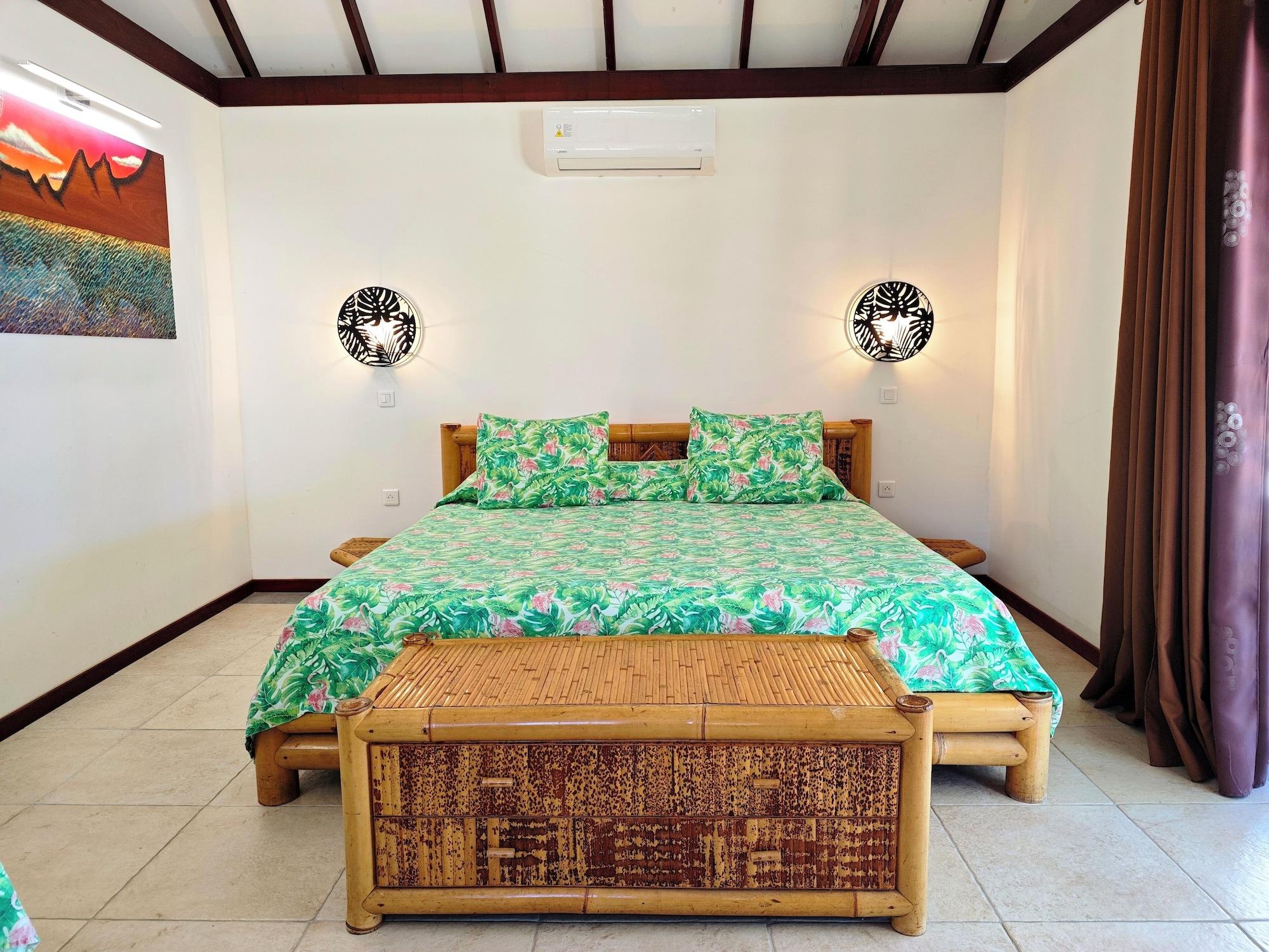 Bungalow, Lagoon Front