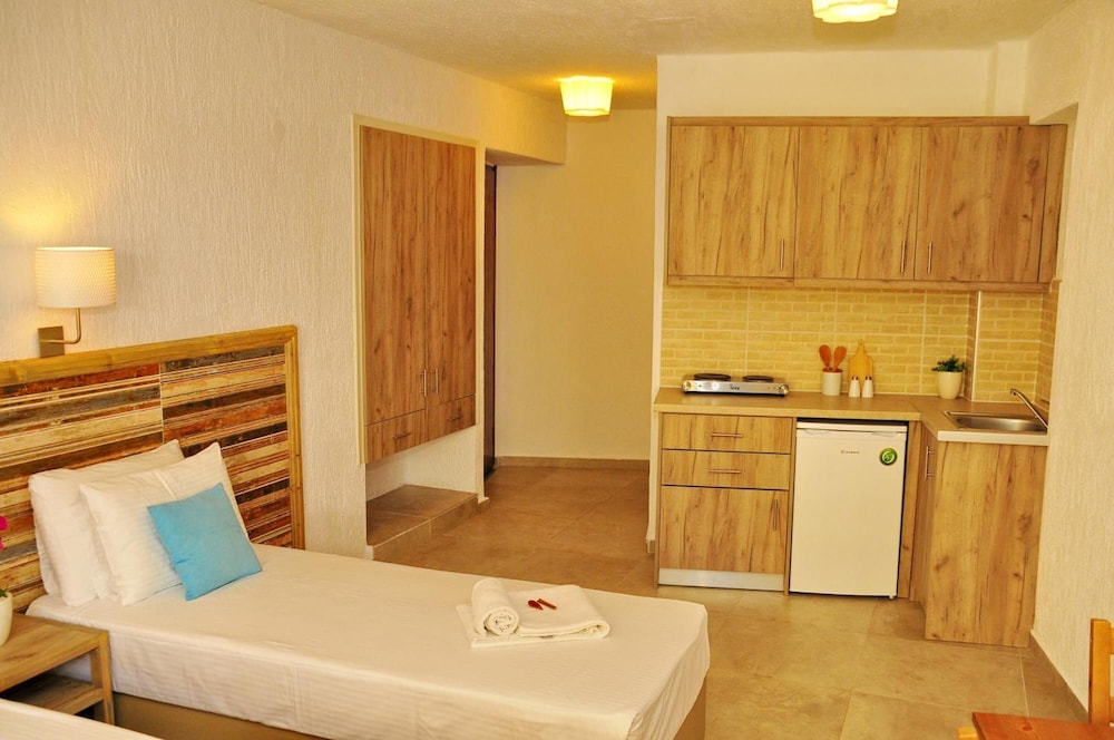 CLEOPATRA APARTMENTS 50/50