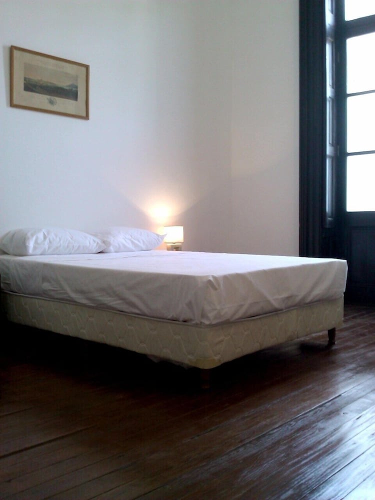 ROOM, SINGLE
