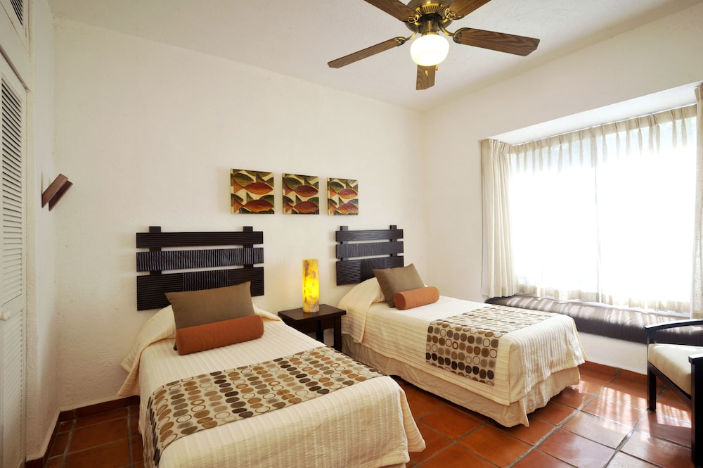 Las Palmas Condominios 11/36