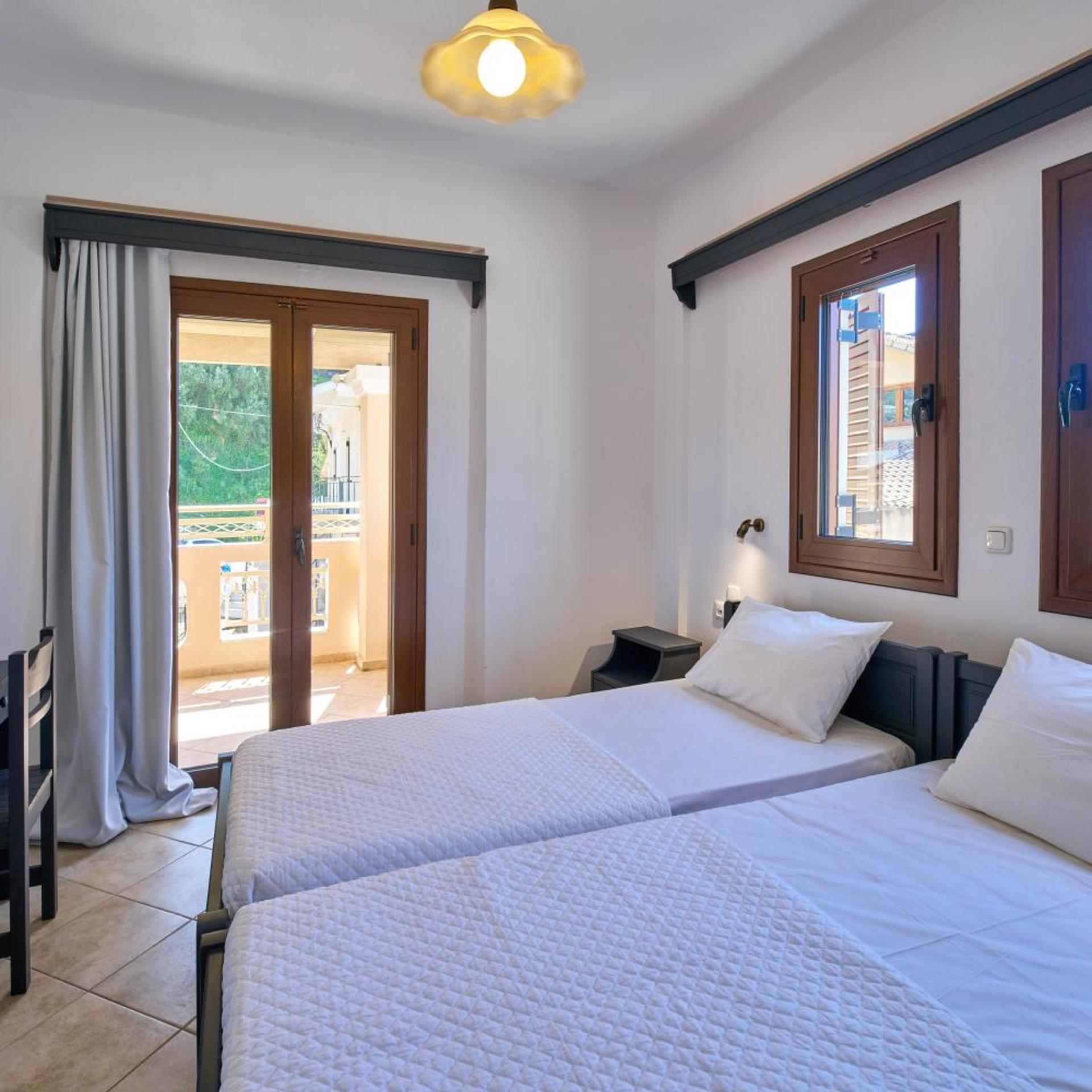 SIFAKIS HOUSE 24/65