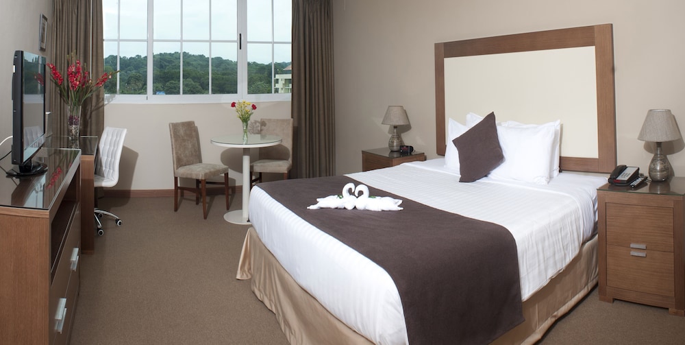 DELUXE, KING BED, BALCONY